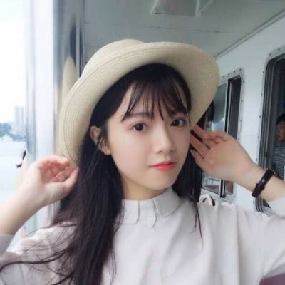 牌楼倒塌压扁两轿车 镇政府回应